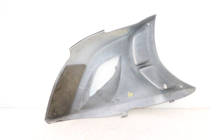 photo de TAPA BASTIDOR IZQUIERDA CAN-AM SPYDER RS 1000 (2008 - 2012) - Primer plano técnico