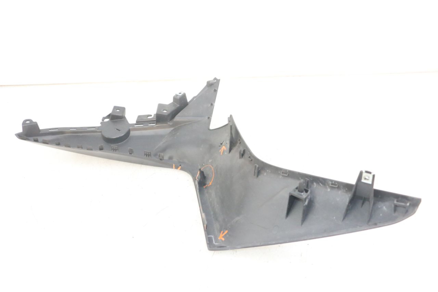 photo de CUBIERTA CHASIS LATERAL IZQUIERDO YAMAHA XMAX X-MAX ABS 125 (2017 - 2020) - Detalle de la pieza