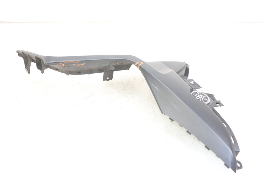 photo de CUBIERTA CHASIS LATERAL IZQUIERDO YAMAHA XMAX X-MAX ABS 125 (2017 - 2020) - Otra vista del artículo