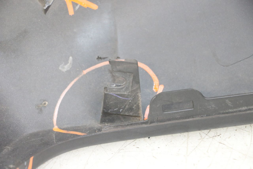 photo de CUBIERTA CHASIS LATERAL IZQUIERDO YAMAHA XMAX X-MAX ABS 125 (2017 - 2020) - Otra perspectiva