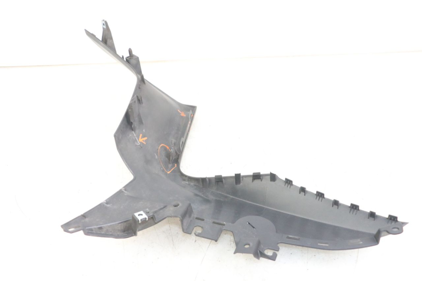 photo de CUBIERTA CHASIS LATERAL IZQUIERDO YAMAHA XMAX X-MAX ABS 125 (2017 - 2020) - Detalles de los puntos de fijación