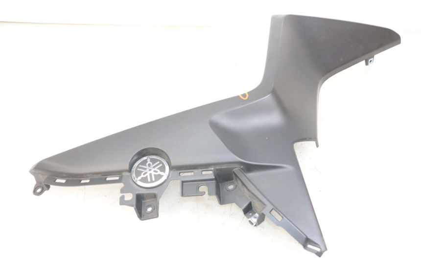photo de CUBIERTA CHASIS LATERAL IZQUIERDO YAMAHA XMAX X-MAX ABS 125 (2017 - 2020) - Marcados y referencias originales