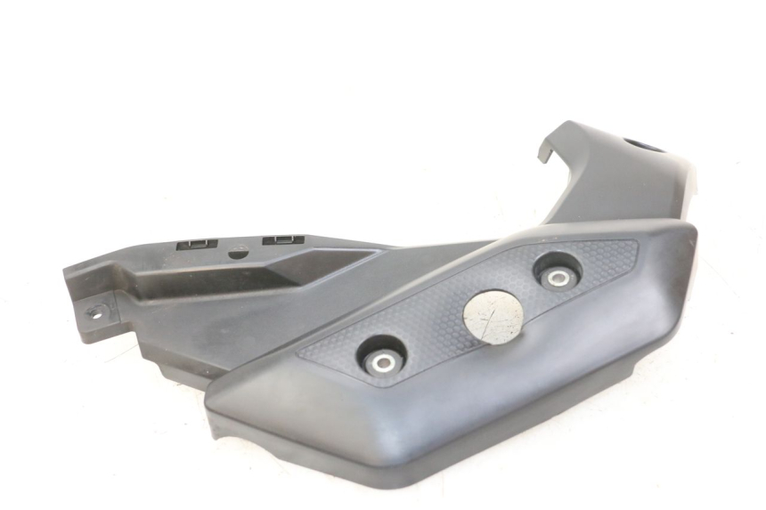photo de TAPA BASTIDOR IZQUIERDA YAMAHA XJ6 ABS 600 (2008 - 2016) - Detalles de los puntos de fijación