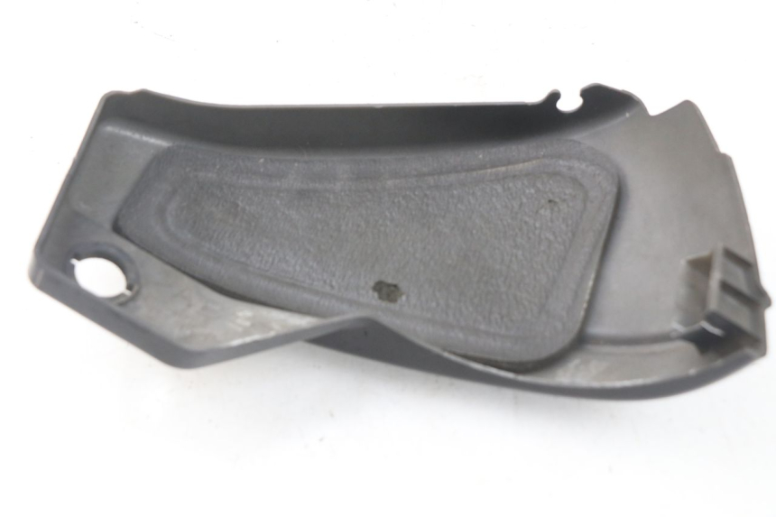 photo de TAPA BASTIDOR IZQUIERDA YAMAHA XVS DRAG STAR DRAGSTAR 650 (1997 - 2007) - Primer plano técnico