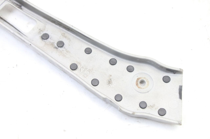 photo de TAPA BASTIDOR IZQUIERDA YAMAHA YZ 125 (2006 - 2016) - Detalles de los puntos de fijación