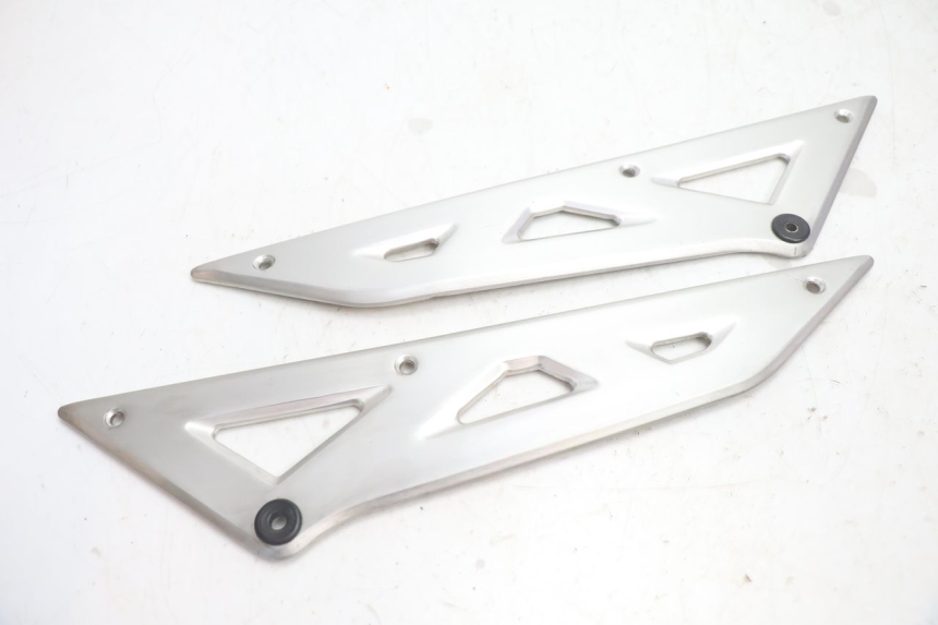 photo de TAPA BASTIDOR SUZUKI GSX F GSXF 750 (1988 - 1998) - Detalle de la pieza