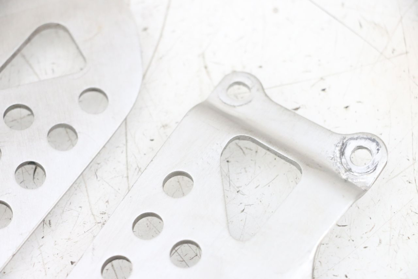 photo de TAPA BASTIDOR SUZUKI GSXR GSX-R 1000 (2003 - 2004) - Primer plano técnico