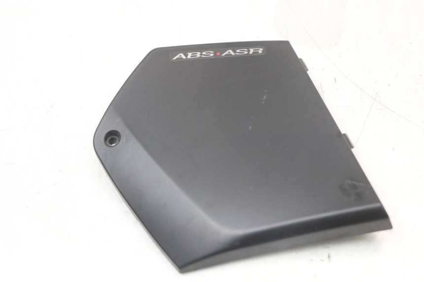 photo de TAPA BASTIDOR PIAGGIO MP3 HPE 350 (2018 - 2020) - Detalles de los puntos de fijación