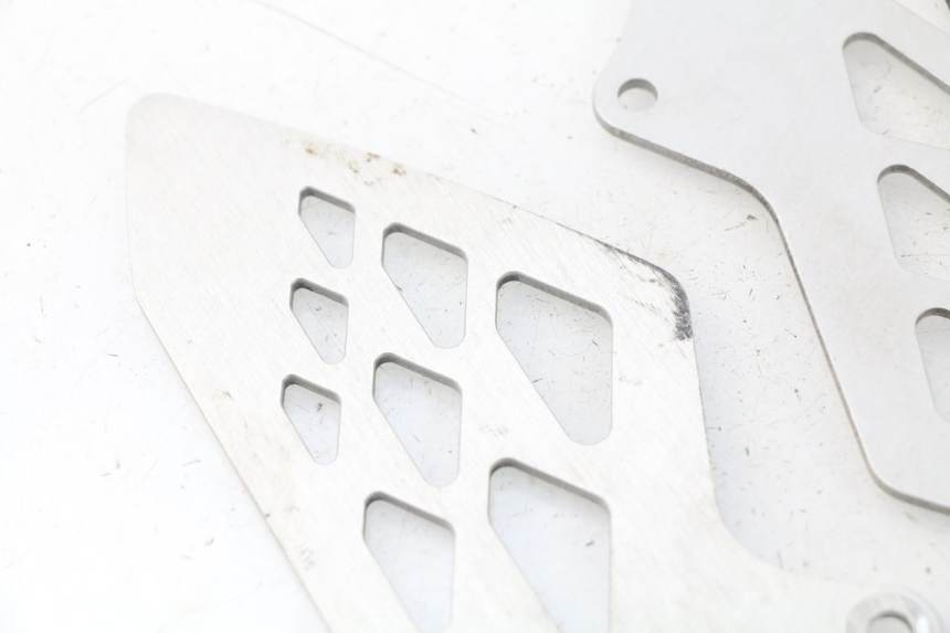 photo de TAPA BASTIDOR BMW S RR ABS S1000RR 1000 (2009 - 2011) - Primer plano técnico