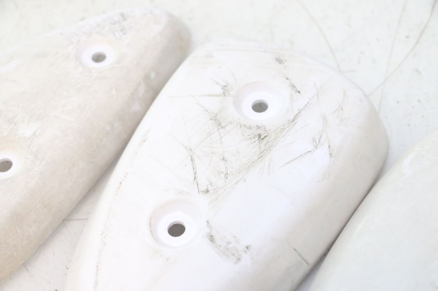 photo de CUBIERTA LATERAL DEL CHASIS MBK STUNT NAKED 50 (2004 - 2018) - Primer plano técnico