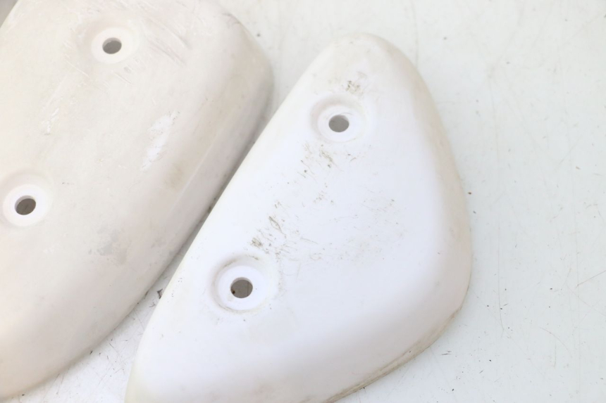 photo de CUBIERTA LATERAL DEL CHASIS MBK STUNT NAKED 50 (2004 - 2018) - Detalles de los puntos de fijación