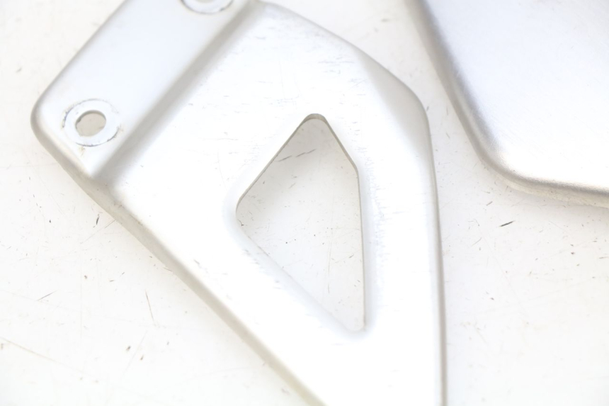 photo de CUBIERTA CHASIS LATERAL SUZUKI SV N 650 (1999 - 2002) - Zoom estado de uso