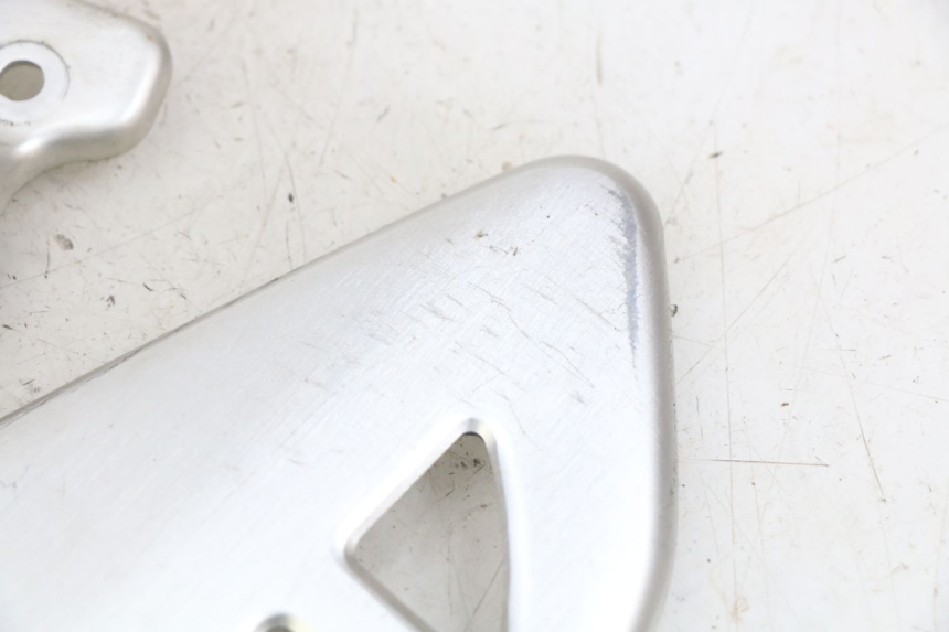 photo de CUBIERTA CHASIS LATERAL SUZUKI SV N 650 (1999 - 2002) - Detalle de la pieza