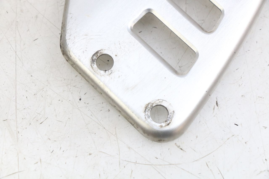 photo de CUBIERTA CHASIS LATERAL SUZUKI SV N 650 (1999 - 2002) - Zoom estado de uso