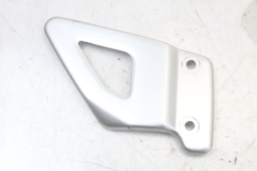 photo de CUBIERTA CHASIS LATERAL SUZUKI SV N 650 (1999 - 2002) - Primer plano técnico