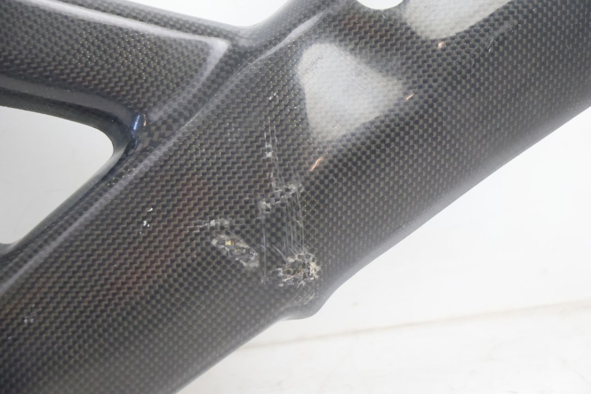 photo de TAPA BASTIDOR SUZUKI SV S 650 (2003 - 2009) - Primer plano técnico