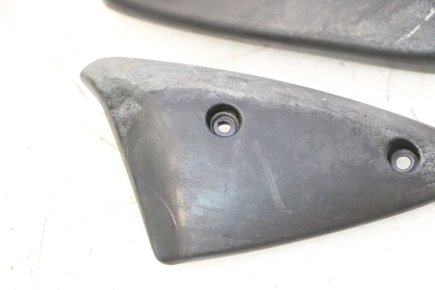 photo de TAPA BASTIDOR PEUGEOT TREKKER 50 (1995 - 2004) - Detalles de los puntos de fijación