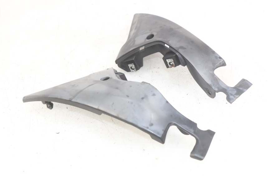 photo de CUBIERTA LATERAL DEL CHASIS DAELIM VJ ROADWIN FI 125 (2008 - 2017) - Otra perspectiva