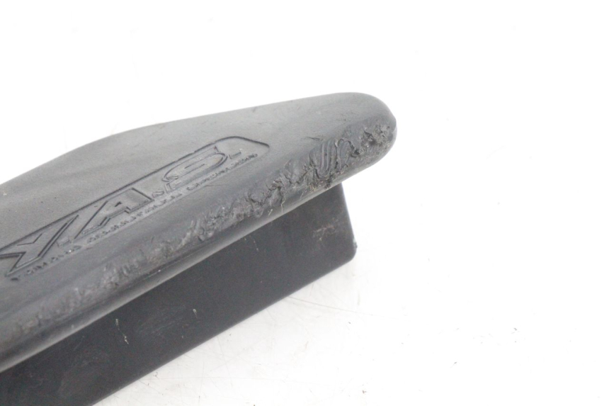 photo de TAPA BASTIDOR YAMAHA WAVE RUNNER GP R 1200 (2000 - 2003) - Detalles de los puntos de fijación