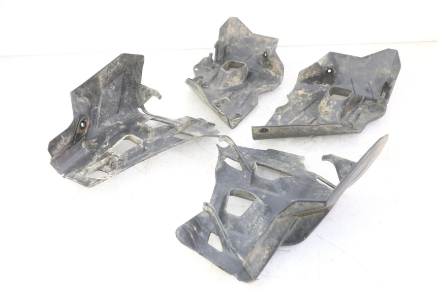 photo de TAPA BASTIDOR YAMAHA YFM GRIZZLY 550 (2008 - 2015) - Zoom sobre los componentes