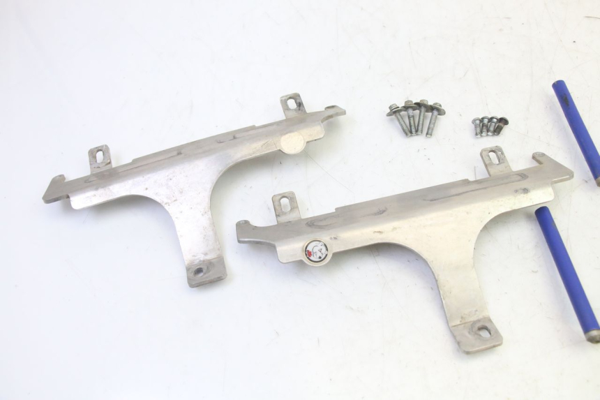 photo de TAPA BASTIDOR YAMAHA YZ-F YZF 250 (2014 - 2018) - Primer plano técnico