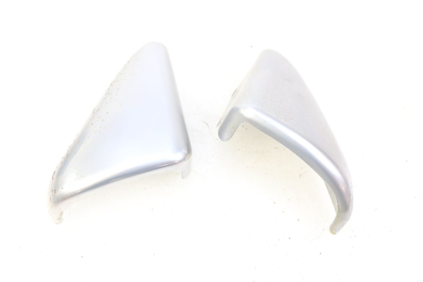 photo de CUBIERTA CHASIS LATERAL KAWASAKI ZEPHYR 1100 ( - 1995) - Detalles de los puntos de fijación