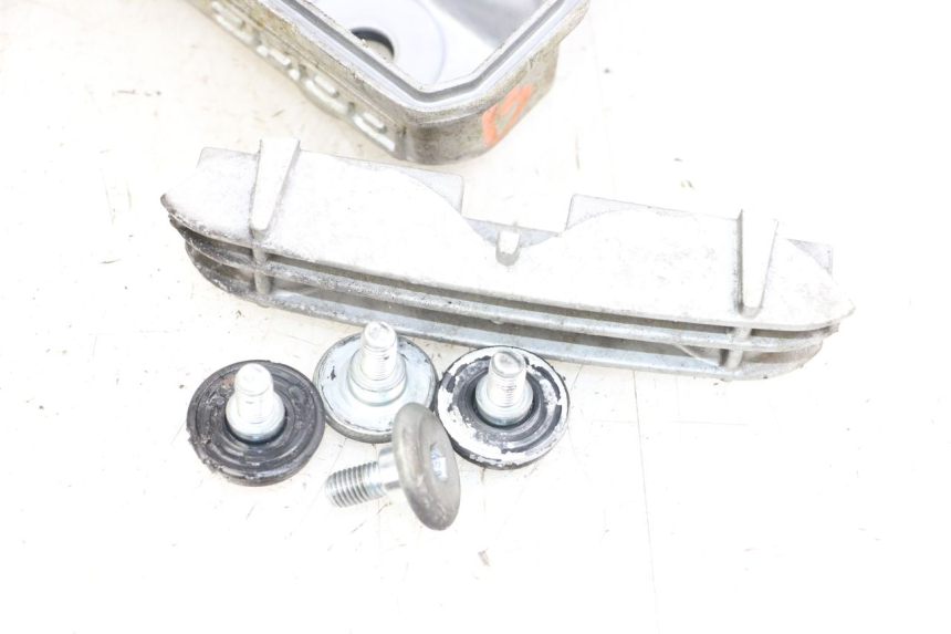 photo de Tapa de válvulas HYOSUNG GV AQUILA 125 (2000 - 2009) - Primer plano técnico