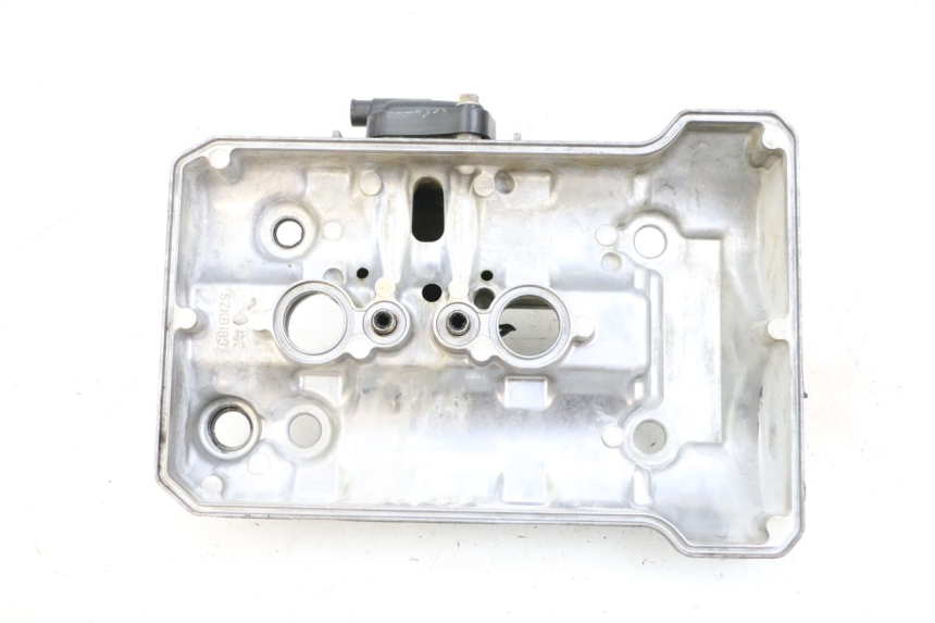 photo de TAPA CULATA SUZUKI BURGMAN EXECUTIVE ABS 650 (2006 - 2012) - Detalle de la pieza