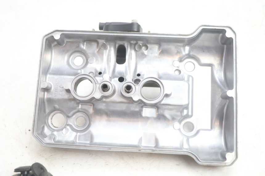 photo de TAPA CULATA SUZUKI BURGMAN EXECUTIVE ABS 650 (2006 - 2012) - Otra perspectiva