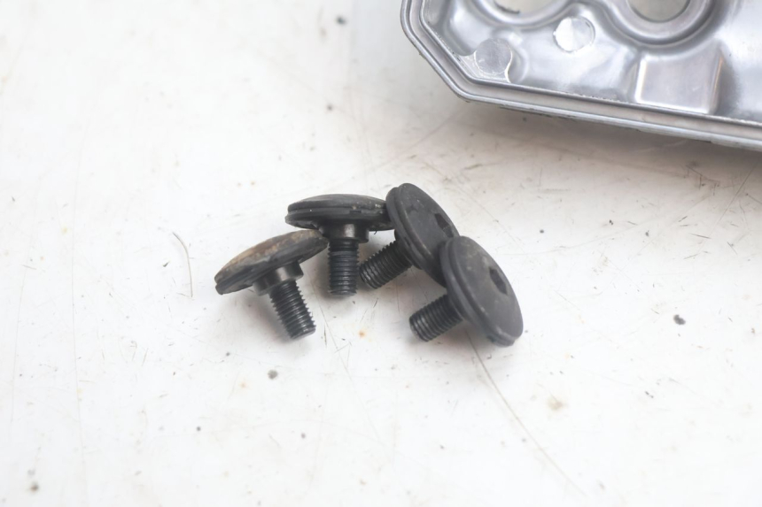 photo de TAPA CULATA SUZUKI BURGMAN EXECUTIVE ABS 650 (2006 - 2012) - Primer plano técnico