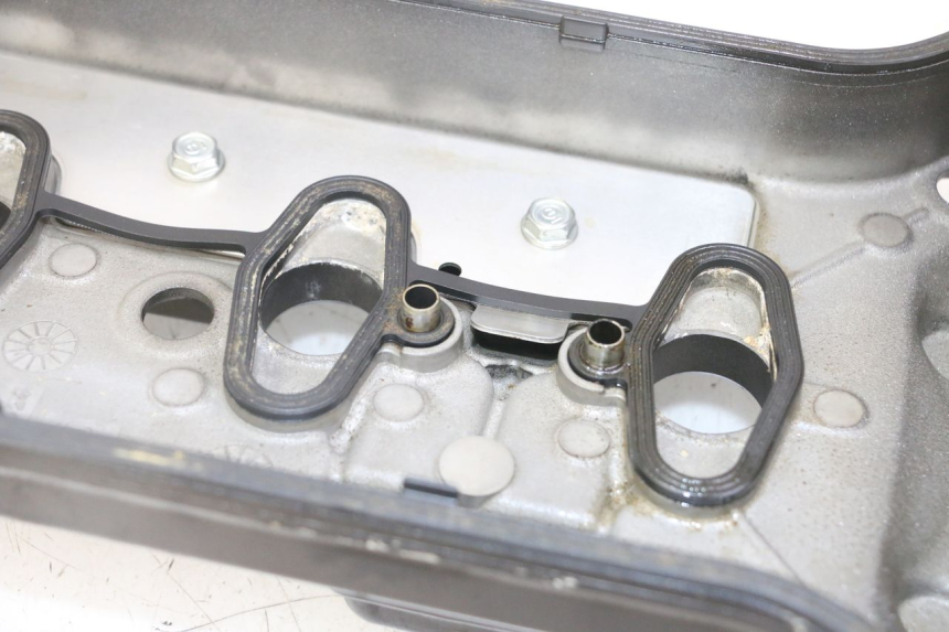 photo de TAPA CULATA HONDA CB R 1000 (2018 - 2023) - Detalles de los puntos de fijación