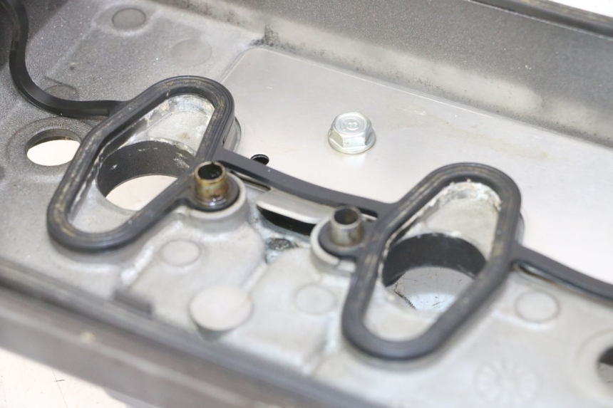 photo de TAPA CULATA HONDA CB R 1000 (2018 - 2023) - Estado de la superficie y material