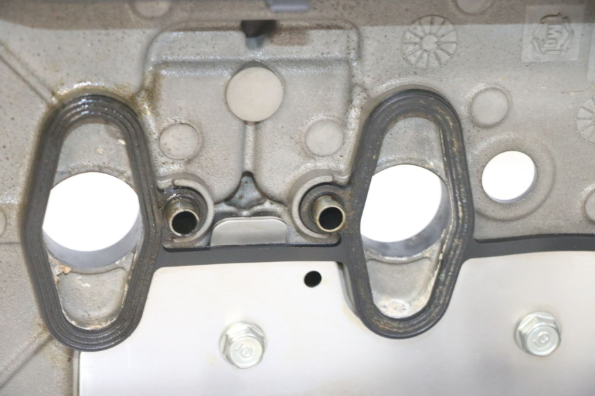 photo de TAPA CULATA HONDA CB R 1000 (2018 - 2023) - Marcados y referencias originales