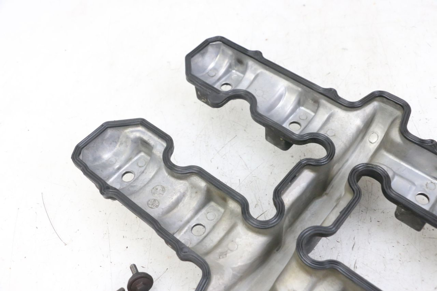 photo de TAPA DE VáLVULAS YAMAHA FJ 3CX 1200 (1986 - 1996) - Primer plano técnico