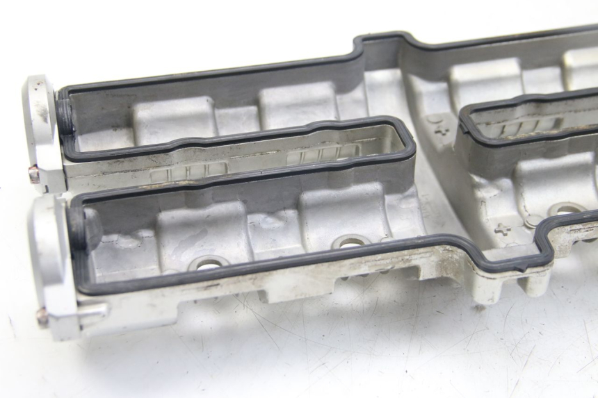 photo de TAPA DE VáLVULAS YAMAHA FZS FAZER 600 (2001 - 2003) - Primer plano técnico