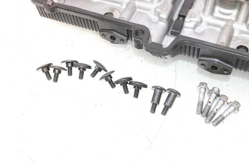 photo de TAPA CULATA SUZUKI GSF N BANDIT 1200 (2001 - 2005) - Detalles de los puntos de fijación