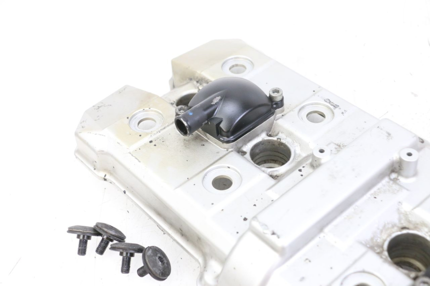 photo de TAPA CULATA SUZUKI GSX F GSXF 650 (2007 - 2015) - Detalles de los puntos de fijación