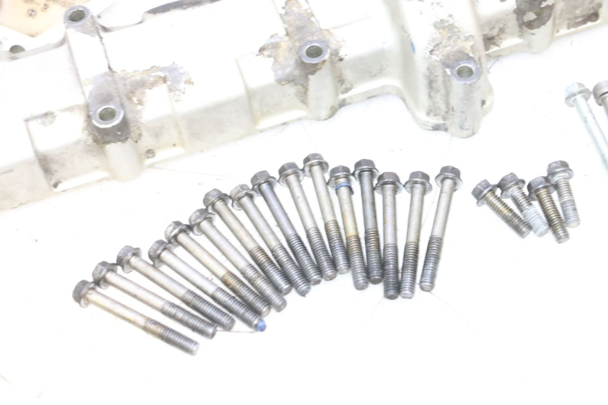 photo de TAPA CULATA KAWASAKI ZR7 ZR-7 S 750 (1999 - 2004) - Primer plano de alta resolución