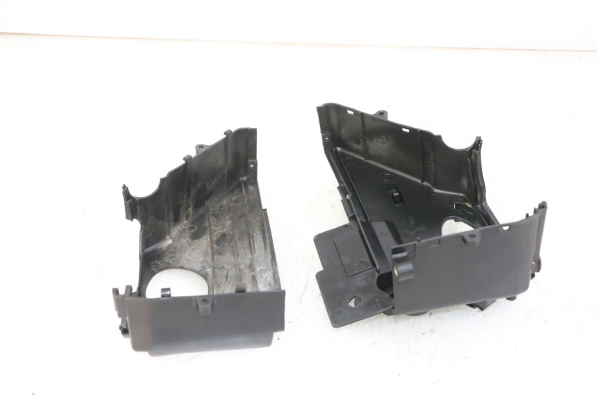 photo de TAPA CILINDRO DAELIM BESBI 125 (2007 - 2008) - Detalles de los puntos de fijación