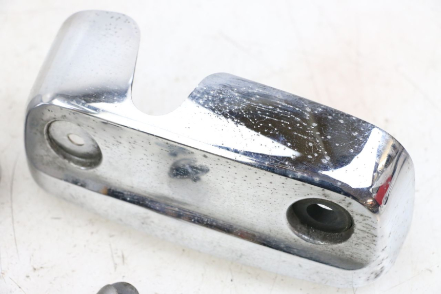 photo de TAPA CILINDRO SUZUKI GZ MARAUDER 125 (1998 - 2004) - Detalles de los puntos de fijación