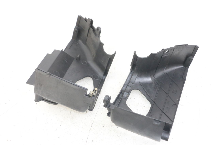 photo de TAPA DEL CILINDRO PEUGEOT KISBEE 4T 50 (2010 - 2017) - Detalles de los puntos de fijación