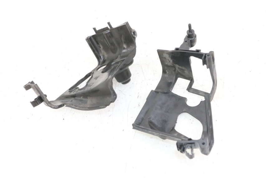 photo de TAPA CILINDRO PIAGGIO LIBERTY IGET 4T 50 (2021 - 2025) - Detalles de los puntos de fijación