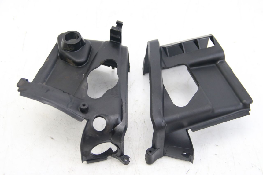 photo de TAPA DEL CILINDRO APRILIA SCARABEO 4T 50 (2009 - 2017) - Detalles de los puntos de fijación