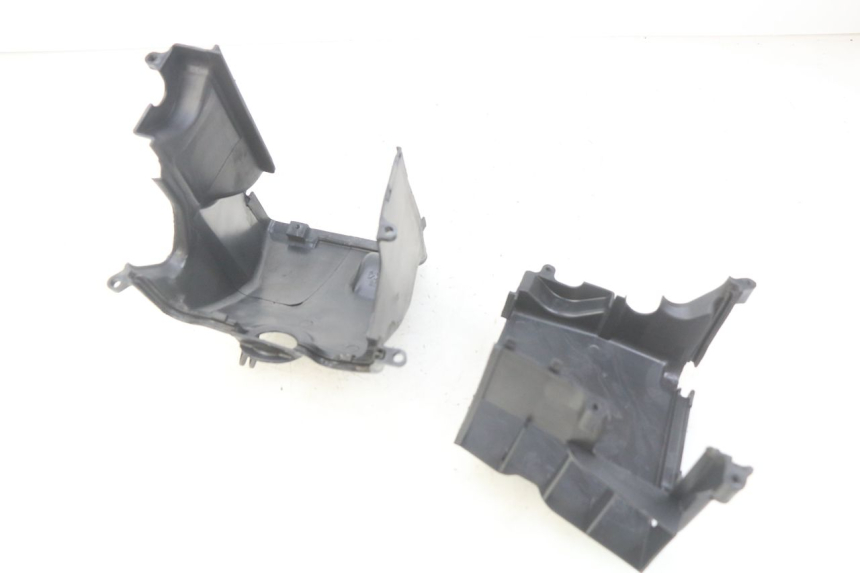 photo de TAPA DEL CILINDRO PEUGEOT TWEET 125 (2010 - 2017) - Primer plano técnico