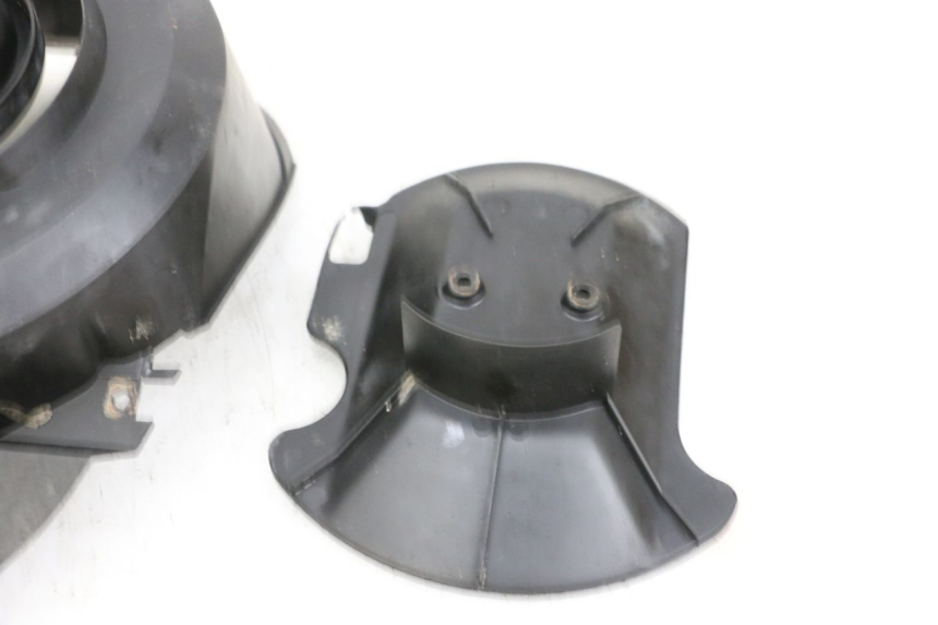 photo de TAPA DE HORQUILLA MBK BOOSTER SPIRIT 50 (2004 - 2017) - Características distintivas