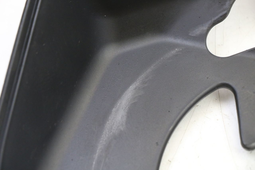 photo de TAPA DE HORQUILLA PEUGEOT KISBEE 4T 50 (2018 - 2022) - Detalle de la pieza