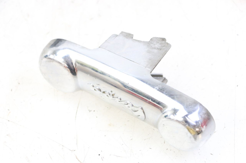 photo de TAPA DE HORQUILLA PIAGGIO VESPA S 2T 50 (2007 - 2014) - Detalles de los puntos de fijación