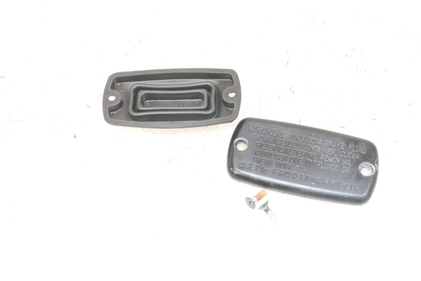 photo de TAPA BOMBA FRENO HONDA CBF 500 (2004 - 2007) - Primer plano técnico