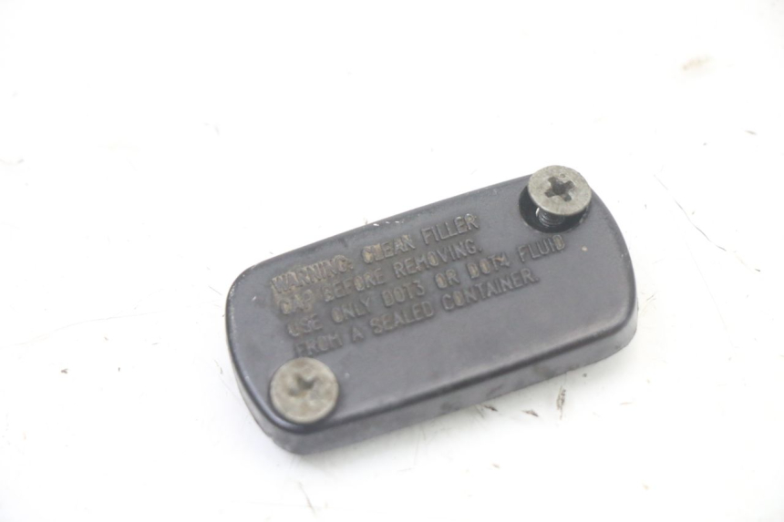 photo de TAPA BOMBA FRENO PEUGEOT SPEEDFIGHT 3 LC 2T 50 (2009 - 2015) - Detalles de los puntos de fijación