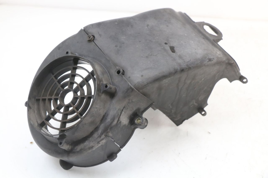 photo de TAPA MOTOR LONGJIA EASY MAX 125 (2020 - 2024) - Detalles de los puntos de fijación